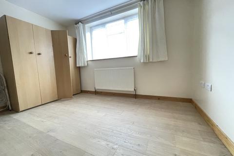 2 bedroom flat to rent, Roxborough Road, Harrow HA1