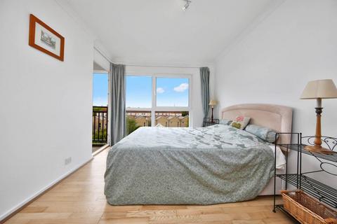2 bedroom flat for sale, Christian Court, Canada Water, London, SE16