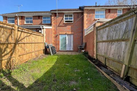 2 bedroom terraced house to rent, Hatch Mead, West End, SO30
