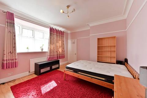 20 Roehampton Vale, London, SW15 3RY