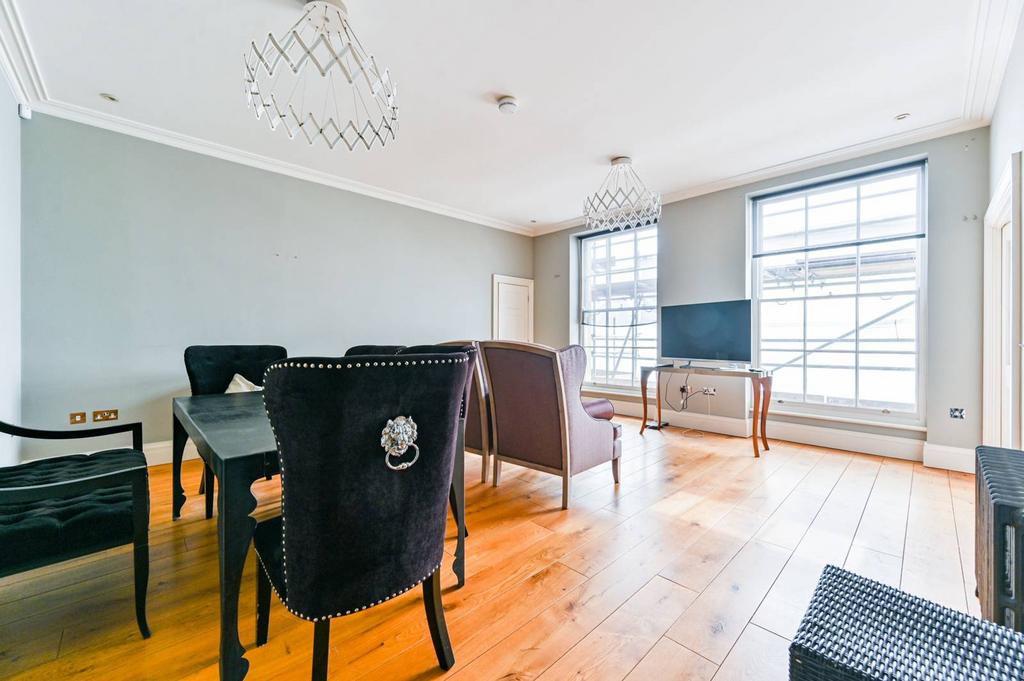 Bentley Priory, Stanmore, HA7 2 bed flat for sale £570,000