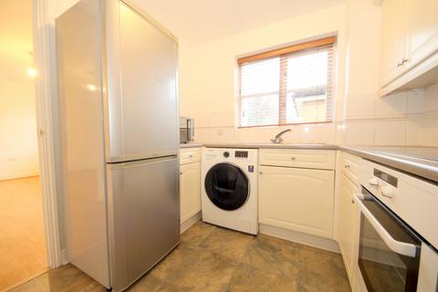 2 bedroom flat to rent, Pickard Close, Southgate N14