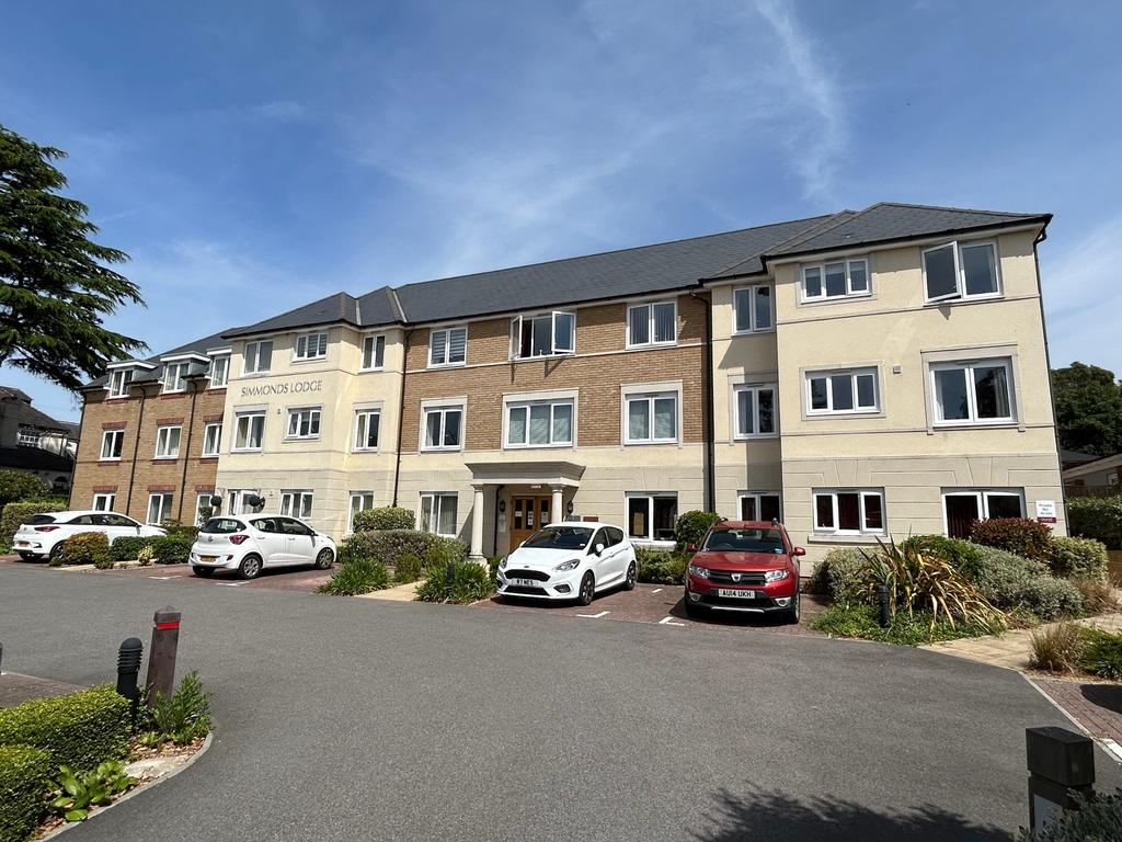 Havant Road, Portsmouth PO6 1 bed flat for sale £220,000
