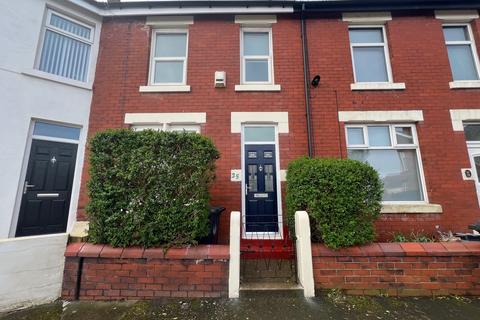 3 bedroom terraced house to rent, Phillip Street, Blackpool, Lancashire, FY4