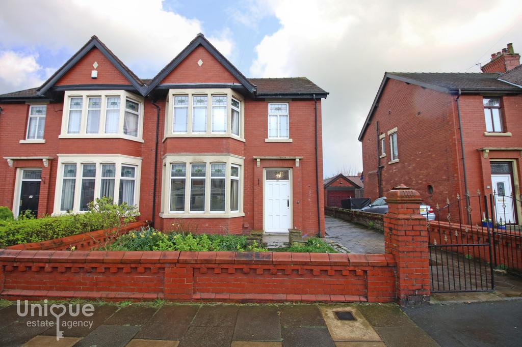 Knowsley Avenue, Blackpool, FY3 3 bed semidetached house for sale £