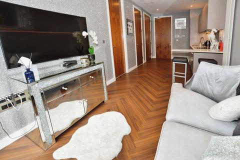1 bedroom flat for sale, Lightbox Blue, Salford Quay, Manchester, M50