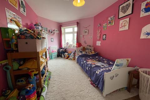 2 bedroom apartment for sale, Alpine Close, Epsom, Surrey