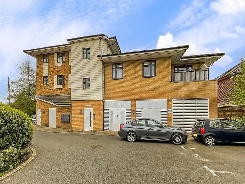 Alpine Close, Epsom, Surrey 2 bed apartment for sale £93,000
