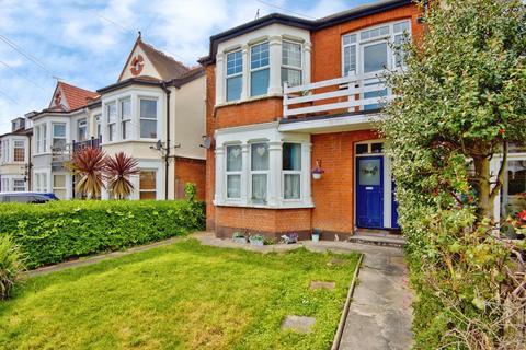 2 bedroom flat for sale, Whitefriars Crescent, Westcliff-on-sea, SS0