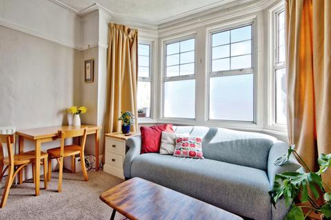 2 bedroom flat for sale, Whitefriars Crescent, Westcliff-on-sea, SS0