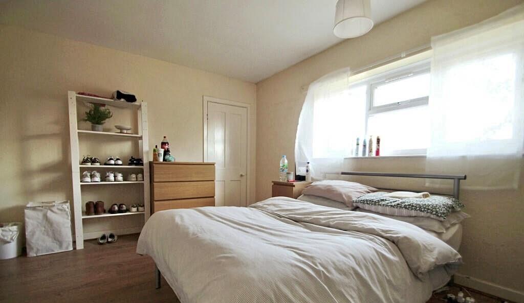 Cardwell Crescent, Headington, OX3 4 bed semidetached house £2,450