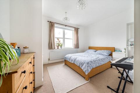 2 bedroom flat for sale, Imperial Court, Kennington Lane, SE11
