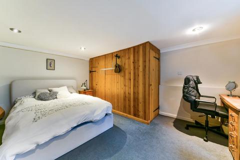 6 Orchard Road, Brentford, TW8 0QX