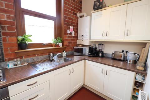 2 bedroom flat to rent, Paisley Grove, Leeds, West Yorkshire, UK, LS12