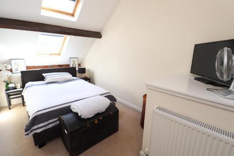2 bedroom flat to rent, Paisley Grove, Leeds, West Yorkshire, UK, LS12