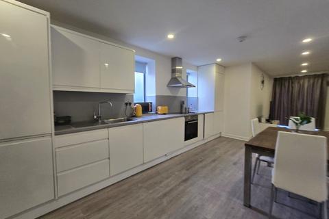 3 bedroom maisonette to rent, Butchers Road, London E16