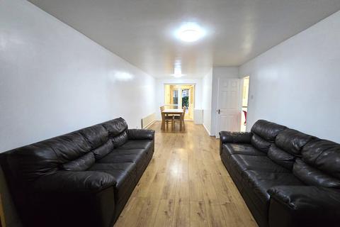 5 bedroom end of terrace house to rent, Crane Close, Dagenham RM10