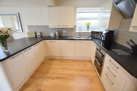 7 Grove Close, Old Windsor, Windsor, SL4 2LY