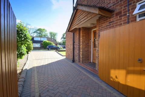7 Grove Close, Old Windsor, Windsor, SL4 2LY