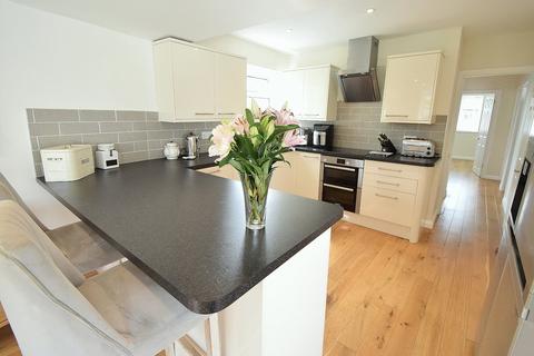 7 Grove Close, Old Windsor, Windsor, SL4 2LY