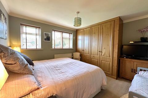 15 Babylon Way, Eastbourne, BN20 9DL