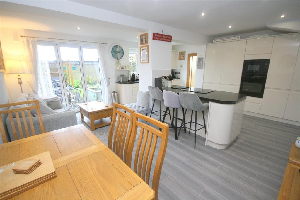 Family Room (2)