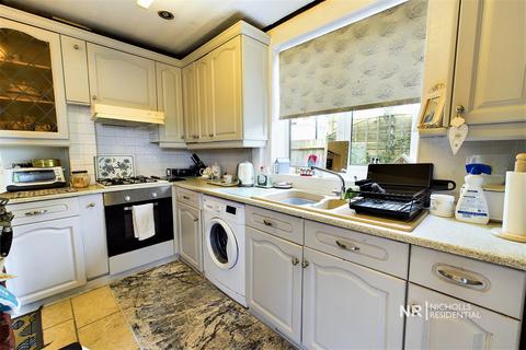 2 bedroom end of terrace house for sale, Maltby Road, Chessington, Surrey. KT9