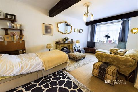 9 Maltby Road, Chessington, KT9 2BX