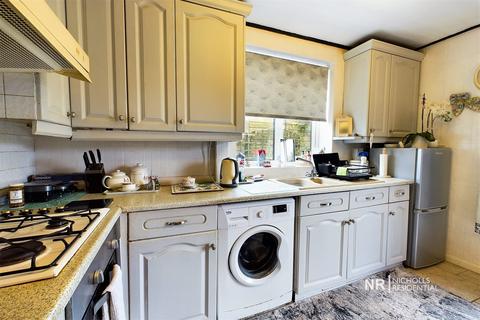 9 Maltby Road, Chessington, KT9 2BX