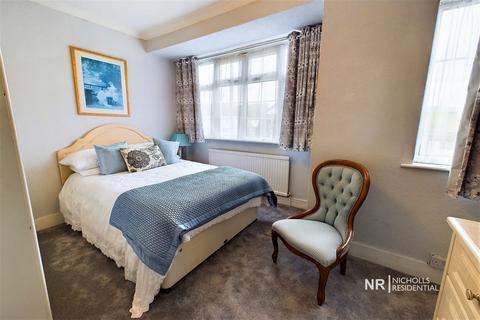 9 Maltby Road, Chessington, KT9 2BX