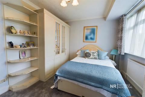9 Maltby Road, Chessington, KT9 2BX