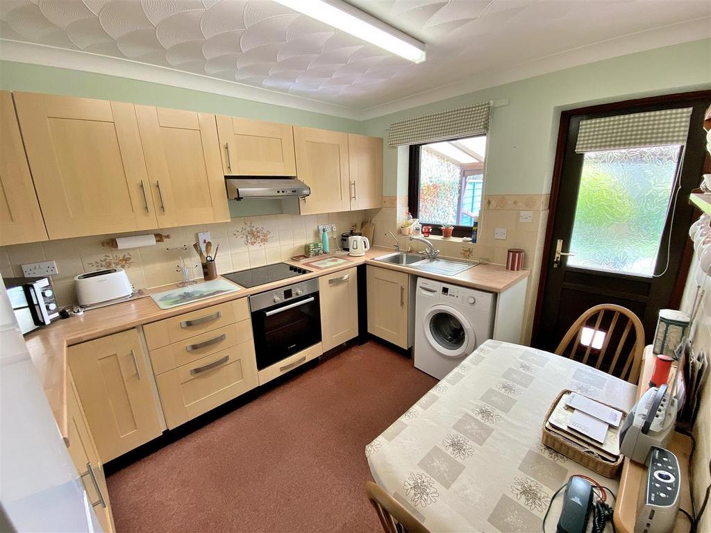Kitchen 1.jpg