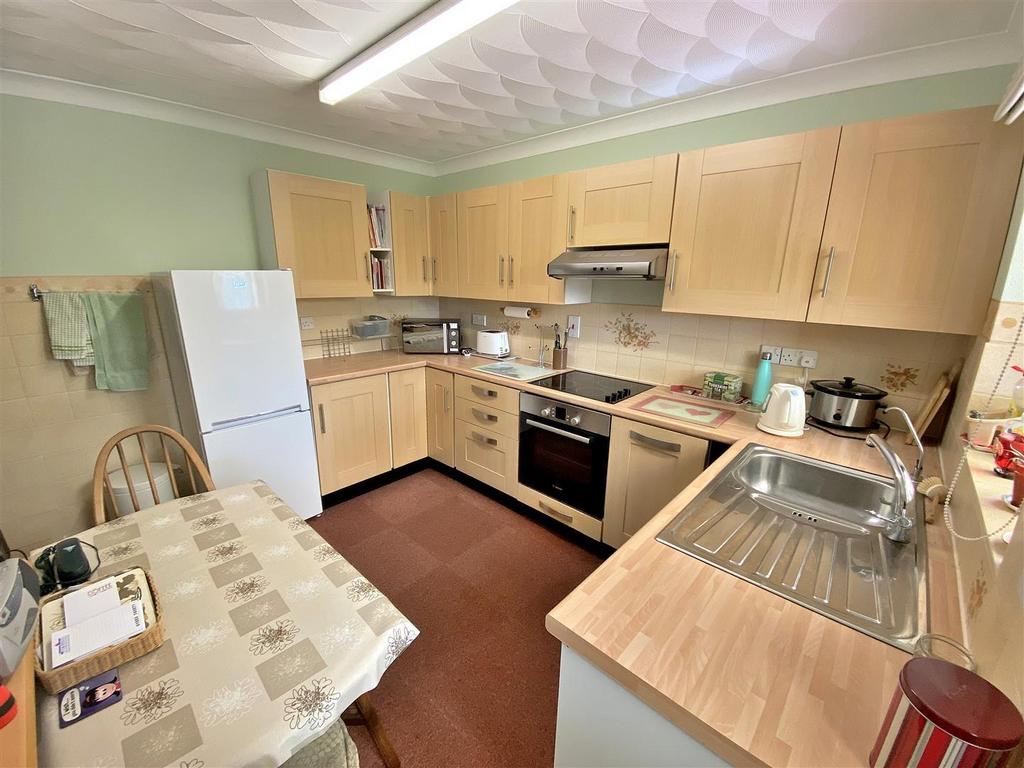 Kitchen 2.jpg