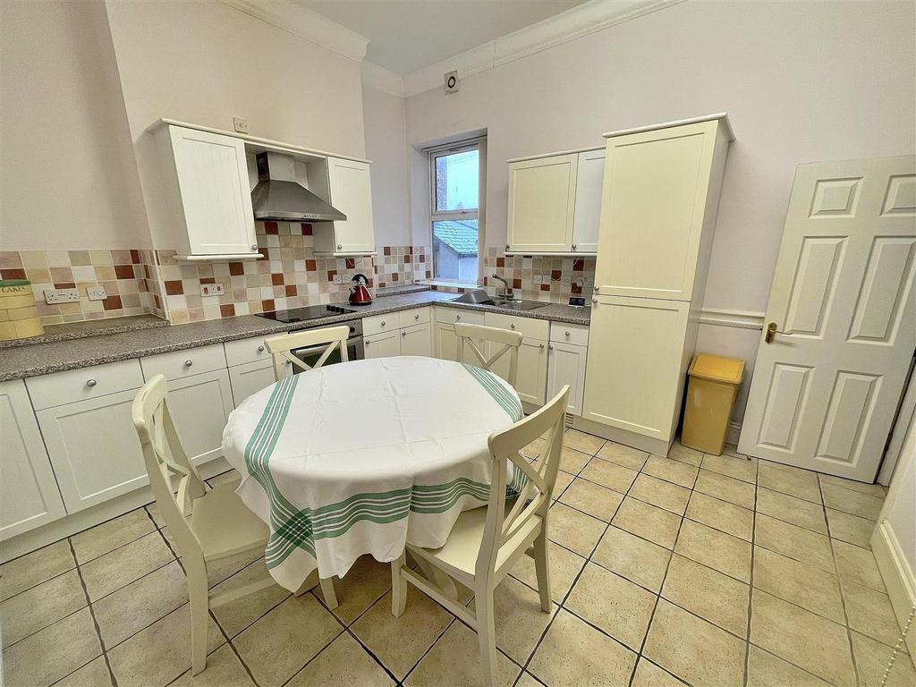 Kitchen diner 1.jpg
