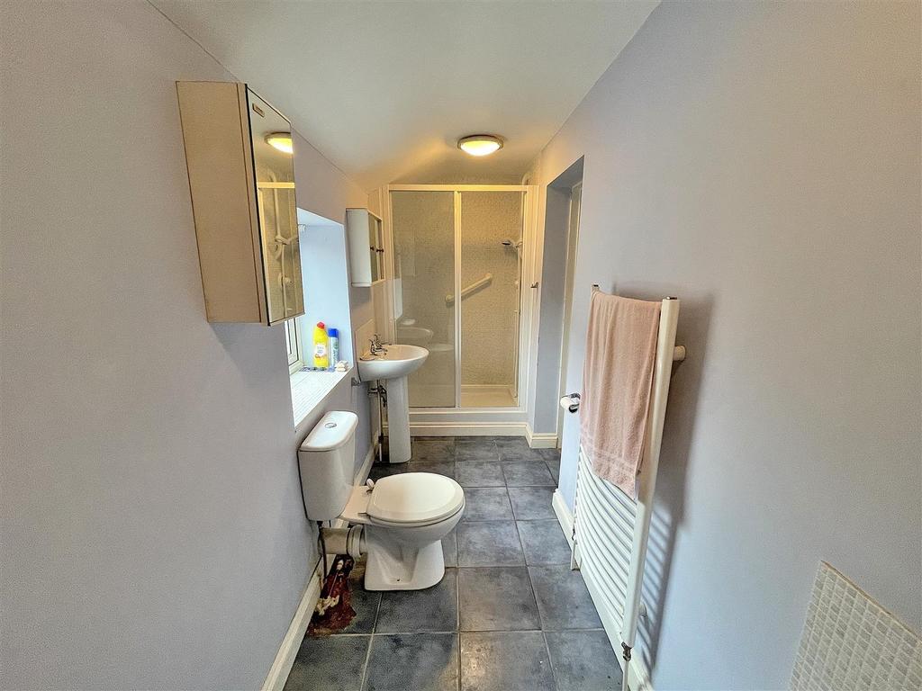 Bathroom 2.jpg