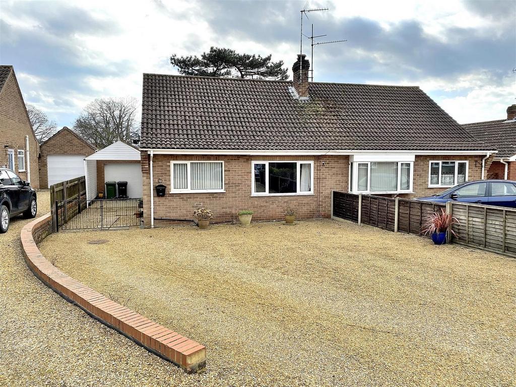 Kings Croft, King's Lynn PE31 2 bed semi-detached bungalow - £235,000