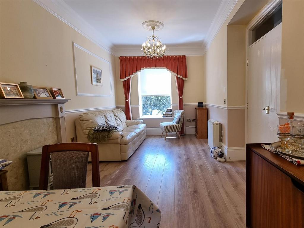 Lounge/dining room