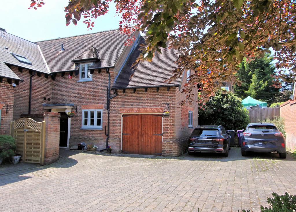 Church Place, Knebworth, Hertfordshire, SG3 3 bed end of terrace house ...