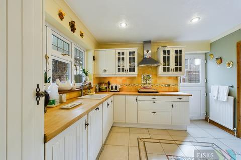 4 bedroom detached house for sale, Thisselt Road, Canvey Island, SS8