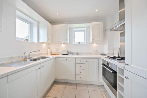 2 bedroom flat for sale, Beacon Crescent, Surrey GU26