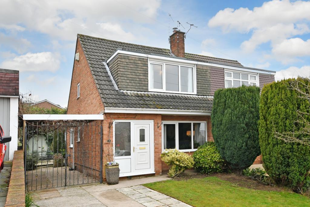 Hillside Avenue, Dronfield... 3 bed semidetached house £240,000