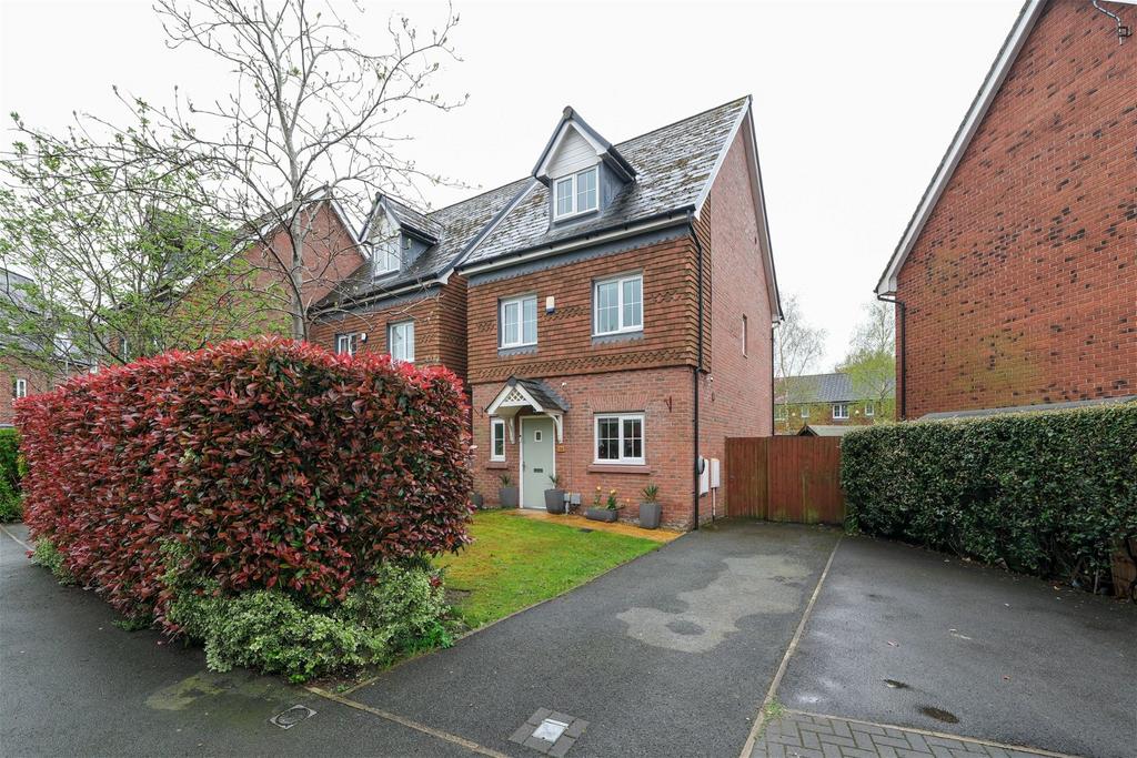Chaise Meadow, Lymm WA13 4 bed detached house for sale £425,000