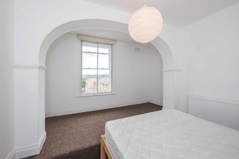 4 bedroom flat to rent, 67 Lewisham Way, New Cross, London