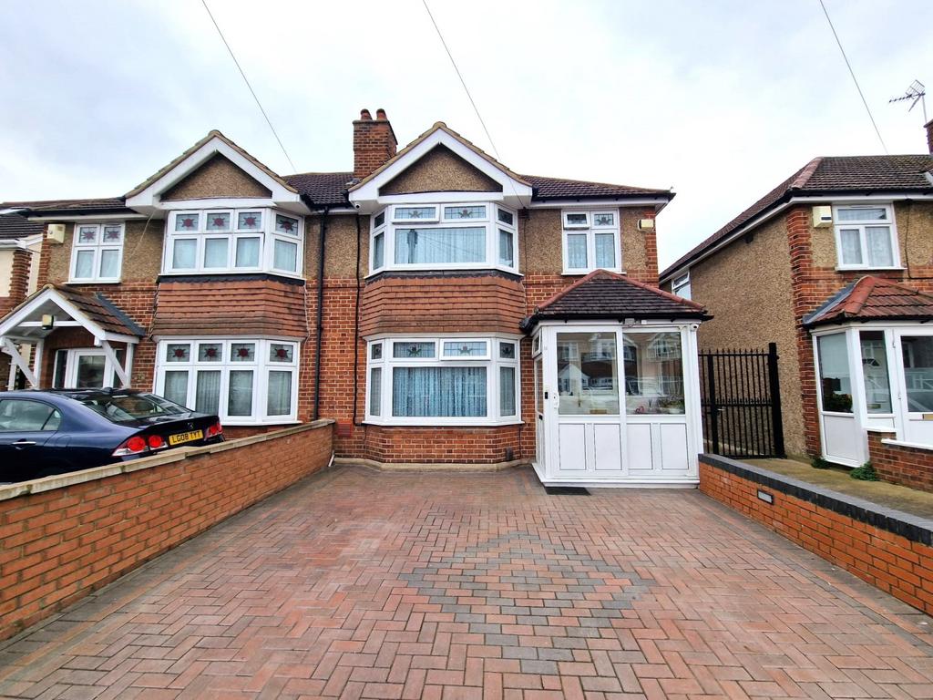 Browning Way, Hounslow, TW5 9 BG