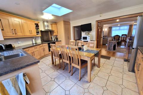 3 bedroom semi-detached house for sale, Browning Way, Heston