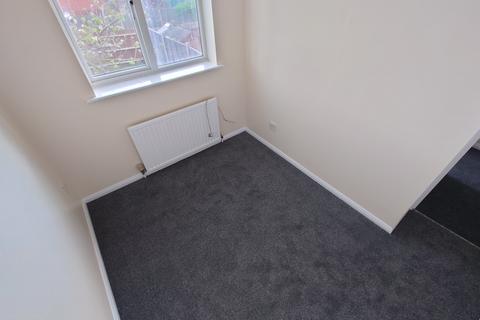 2 bedroom semi-detached house to rent, Coltsfoot Green, Luton LU4