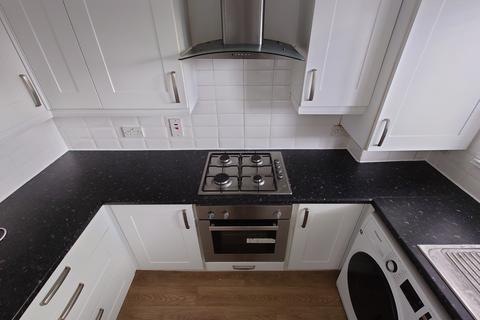 2 bedroom semi-detached house to rent, Coltsfoot Green, Luton LU4