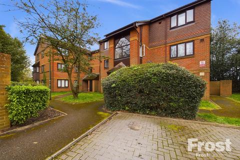 2 bedroom apartment for sale, Dutch Barn Close, Stanwell, Staines-upon-Thames, Surrey, TW19