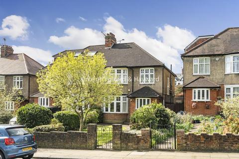 139 Torrington Park, London, N12 9AN