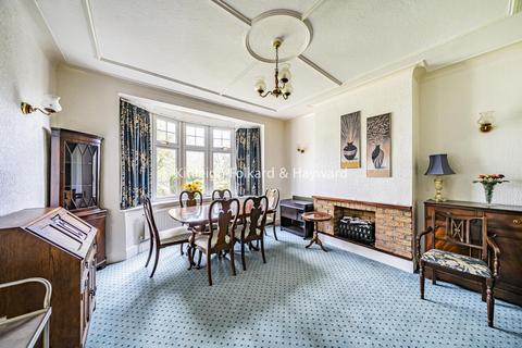 139 Torrington Park, London, N12 9AN